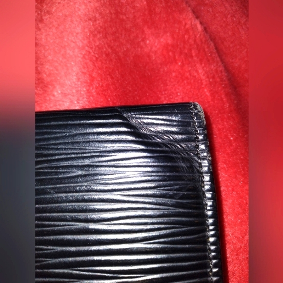 Authentic Louis Vuitton Black Epi Leather Porte Tresor International Wallet - Picture 14 of 16